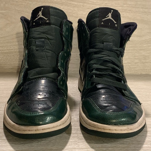 Nike Air Jordan 1 Retro Green - Picture 5 of 10